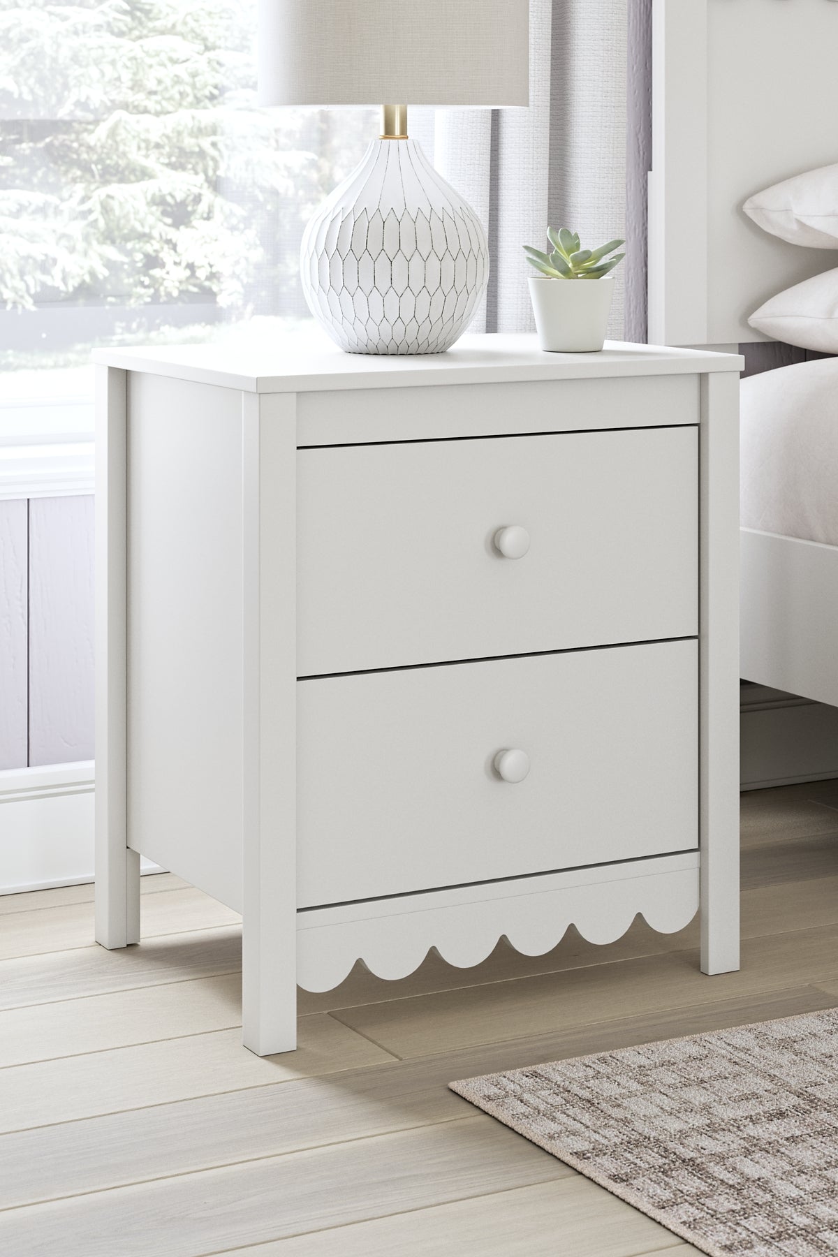 Hallityn Full Panel Headboard with Dresser, Chest and Nightstand