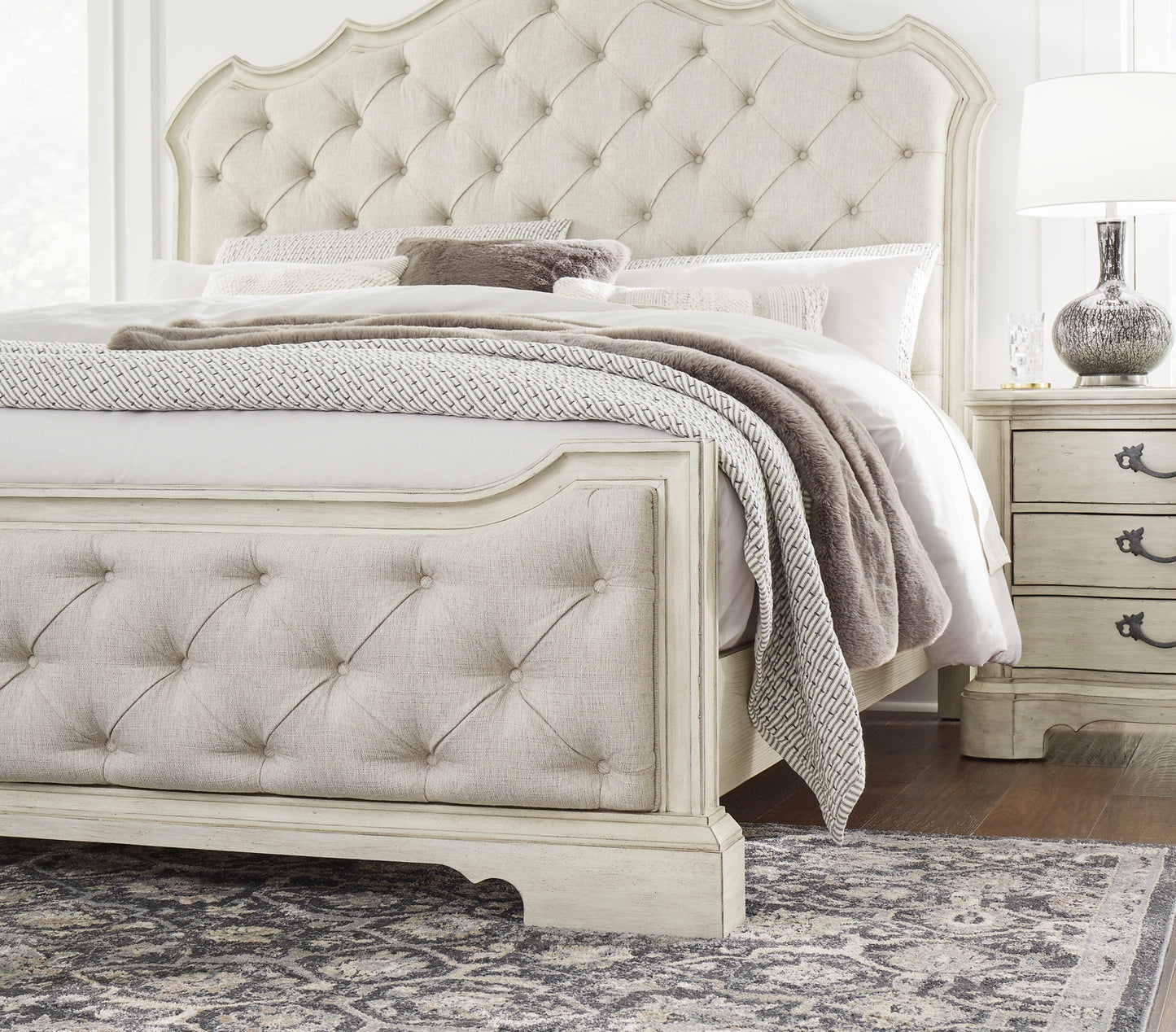 Arlendyne King Upholstered Bed with Mirrored Dresser and Chest